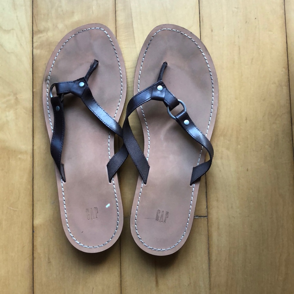 GAP Thong Leather Sandals